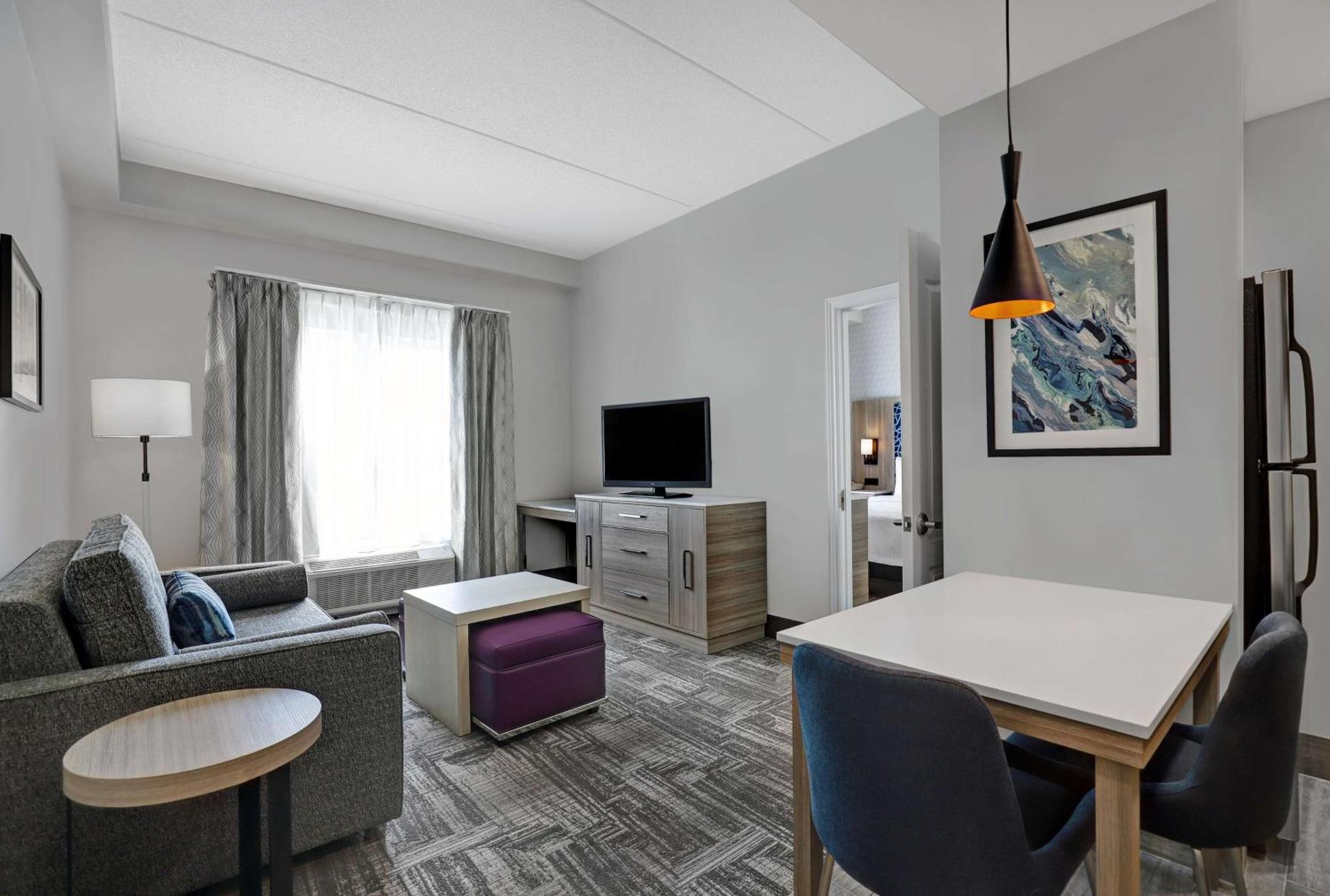 Hotel Homewood By Hilton Ontario 3*