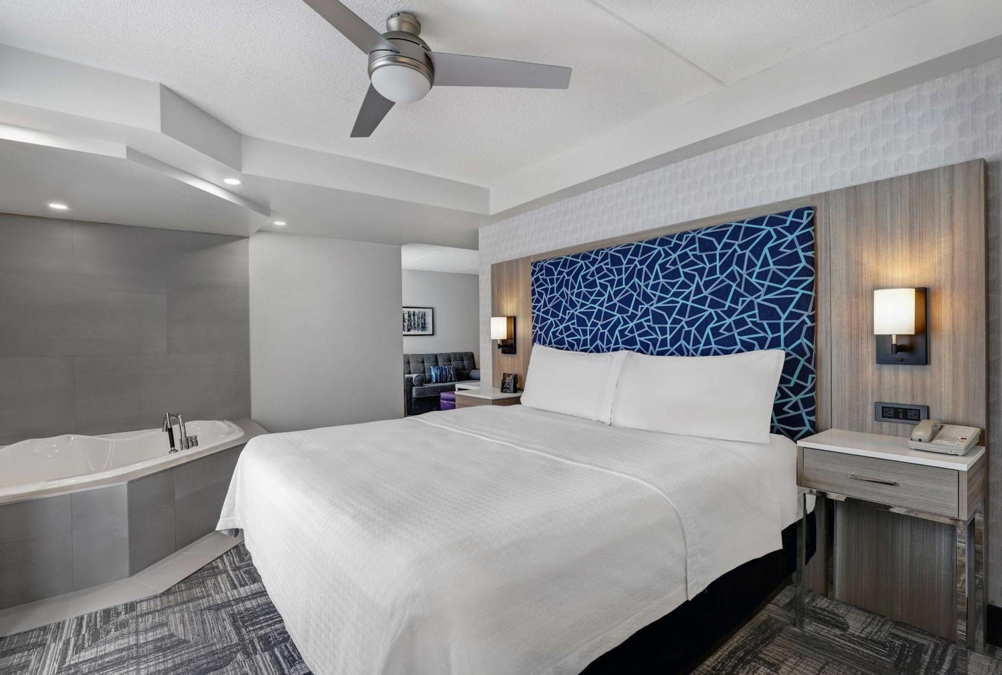 Hotel Homewood By Hilton Ontario 3*