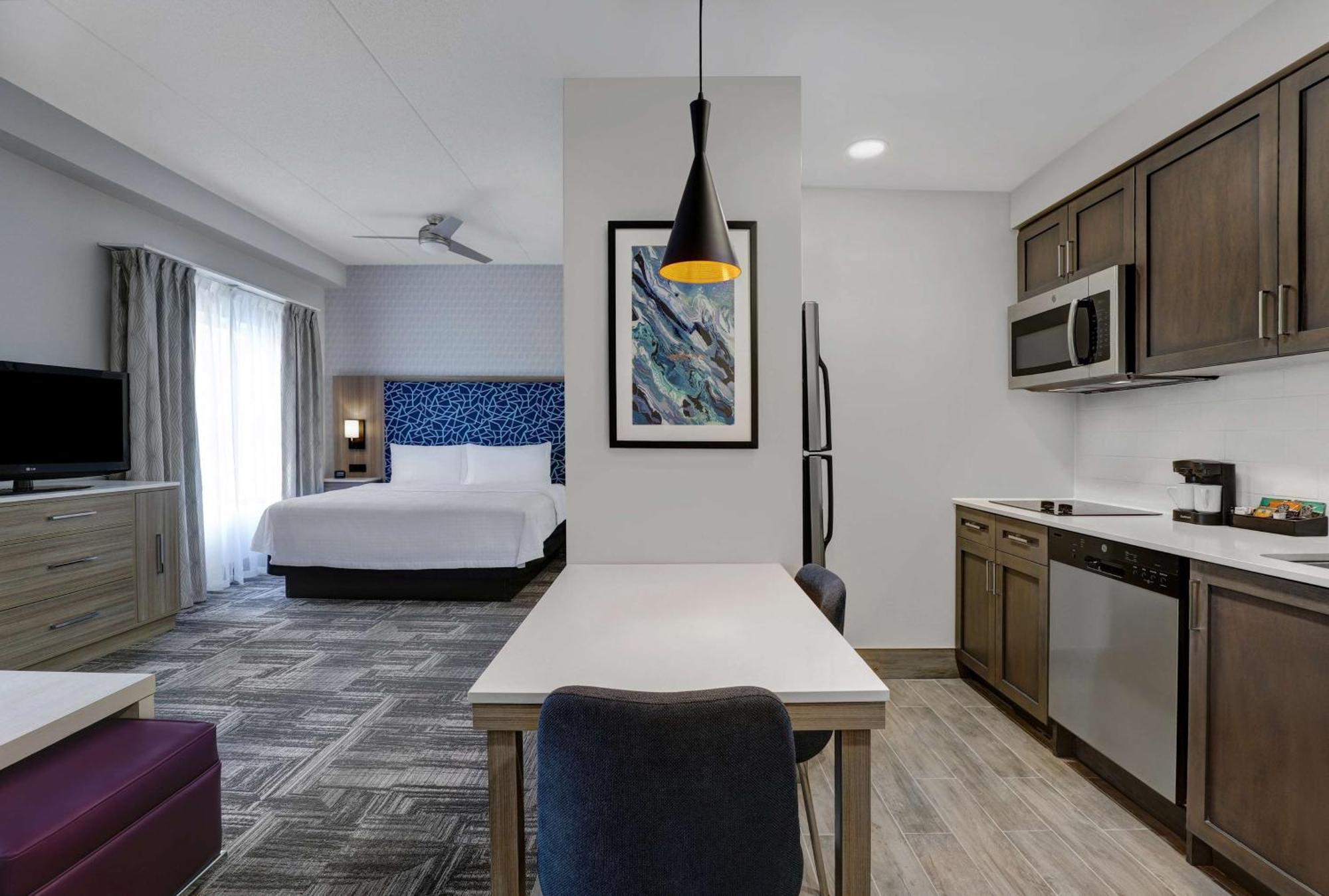 Hotel Homewood By Hilton Ontario