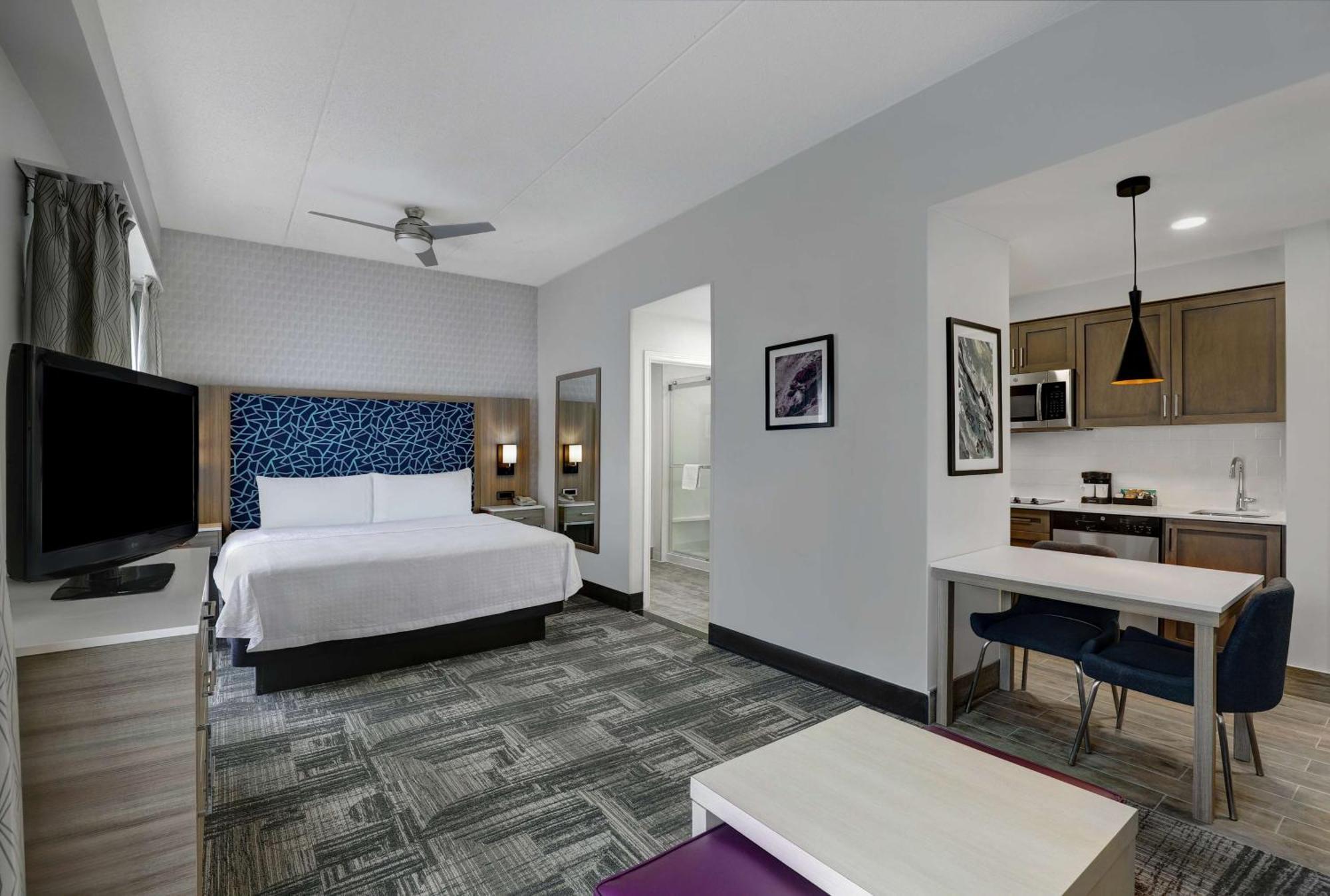 Hotel Homewood By Hilton Ontario 3*